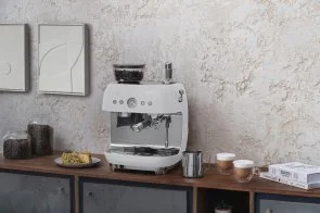 Фото: Ріжкова кавоварка Smeg Espresso coffee machine with grinder White (EGF03WHEU) № 15 | KTC