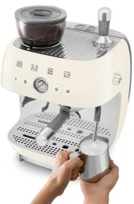 Фото: Ріжкова кавоварка Smeg Espresso coffee machine with grinder Creamy (EGF03CREU) № 10 | KTC