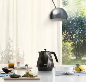 Електрочайник DeLonghi KBD 2001 BK Ballerina