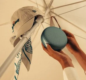 Фото: Портативна колонка Bang & Olufsen Beosound A1 3nd Gen Eucalyptus Green (1736009) № 7 | KTC
