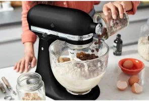 Фото: Планетарний міксер KitchenAid Mixer tilt-head 4.8L Artisan 5KSM125 Black (5KSM125EOB) № 8 | KTC