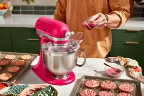 Фото: Планетарний міксер KitchenAid Mixer 4.7L - Artisan 5KSM195 Hibiscus (5KSM195PSEHI) № 12 | KTC