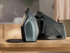 Фото: Праска з парогенератором Electrolux Renew 800 (E8ST2-8OG) № 3 | KTC
