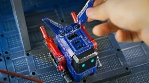 Фото: Зарядний пристрій Gravastar Alpha65 GaN 65W War Damaged Blaze Blue (GRAVASTARA65_OPP_EUK) № 13 | KTC