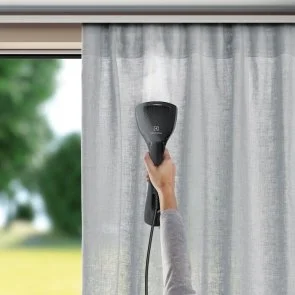 Фото: Вертикальний відпарювач Electrolux Refine 600 (E6HS1-2EG) № 3 | KTC