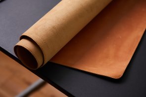 Килимок INCARNE ProDesk Suede Wide Cognac