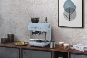 Фото: Ріжкова кавоварка Smeg Espresso coffee machine with grinder Pastel blue (EGF03PBEU) № 15 | KTC