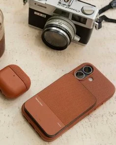 Фото: Чохол Native Union for Apple iPhone 17 - RE Classic Tan (RECLA-TAN-NP25) № 5 | KTC