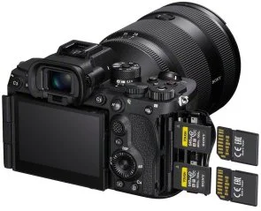 Фото: Компактна фотокамера Sony Alpha 7RM6 Body Black (ILCE7RM6B.FS1) № 3 | KTC