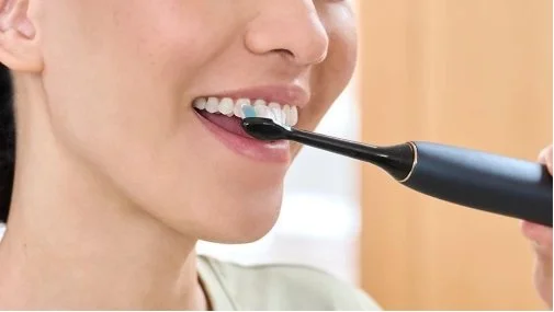 Фото: Насадка для зубної щітки Philips Sonicare W Optimal White Black 8 pcs (HX6068/88) № 13 | KTC