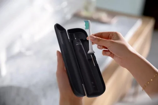 Фото: Електрична зубна щітка Philips Sonicare 3100 series Black (HX3671/14) № 12 | KTC