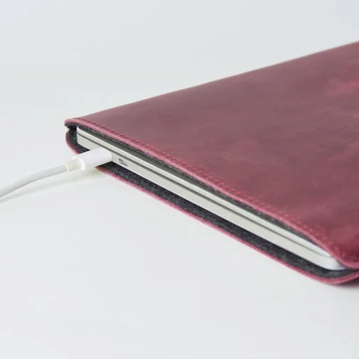 Фото: Чохол INCARNE Free Port Plus a15 - MacBook Air 15 2023-2024 Burgundy № 12 | KTC