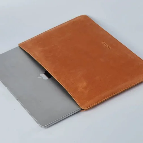 Фото: Чохол INCARNE Gamma Plus - MacBook Neo 13 2026 Cognac № 8 | KTC