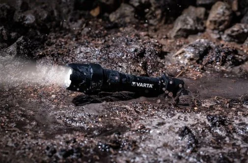 Фото: Ліхтар ручний Varta Indestructible F30 Pro (18714101421) № 8 | KTC