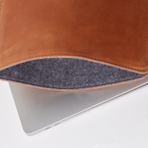 Чохол INCARNE Free Port Plus 13 - MacBook Air13 2018-2024 / Pro13 2016-2024 Cognac