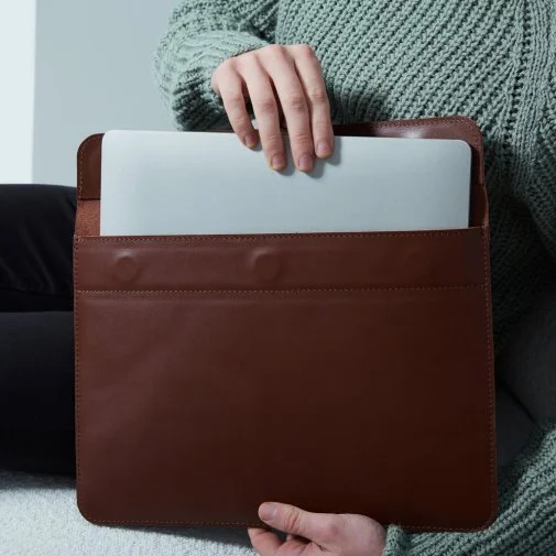 Фото: Чохол INCARNE Klouz 13 Classic - MacBook Air13 2018-2024 / Pro13 2016-2024 Brown № 9 | KTC