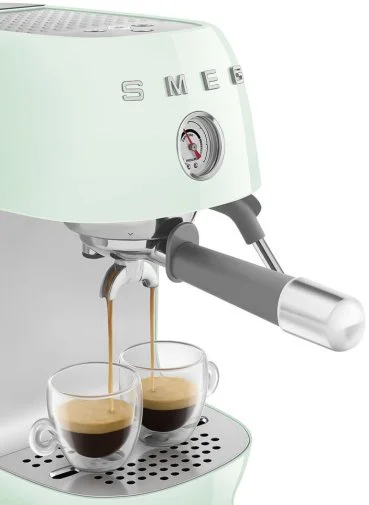 Фото: Ріжкова кавоварка Smeg Style Aesthetic Pastel Green Glossy Finishing (ECF03PGEU) № 28 | KTC