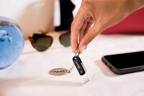 Фото: Флешка USB SanDisk iXpand Go 64GB Black (SDIX60N-064G-GN6NN) № 11 | KTC