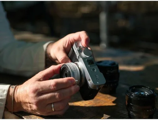 Фото: Цифрова фотокамера Fujifilm X-E5 Body Silver (16949521) № 37 | KTC