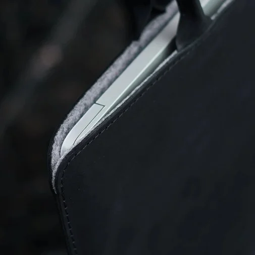 Фото: Чохол INCARNE Stem - MacBook Neo 13 2026 Black № 7 | KTC