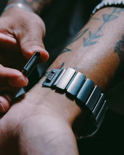 Фото: Ремінець Nomad for Apple Watch 46/49mm - Stratos Natural Hardware Black (NM014421858) № 22 | KTC