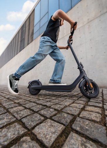 Електросамокат Ninebot by Segway KickScooter E2 Pro E Black (AA.05.14.05.0005)