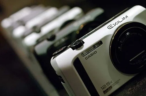 Фото: Цифрова фотокамера Casio Exilim EX-ZR100 біла № 8 | KTC