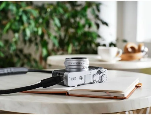 Фото: Цифрова фотокамера Fujifilm X-E5 Body Silver (16949521) № 39 | KTC