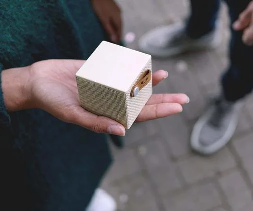 Фото: Портативна колонка Fresh 'N Rebel Rockbox Cube Fabriq Edition Buttercup (1RB1000BC) № 8 | KTC