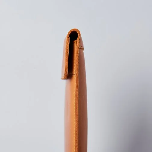 Фото: Чохол INCARNE Klouz 16 - MacBook Pro15 2012-2015 / Pro16 2019-2024 Cognac № 13 | KTC