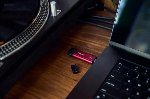 Фото: Зовнішній SSD-накопичувач Kingston Dual Portable 1TB Red (SPSD/1TB) № 27 | KTC