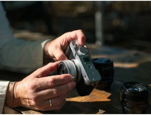 Фото: Цифрова фотокамера Fujifilm X-E5 Body Silver (16949521) № 42 | KTC