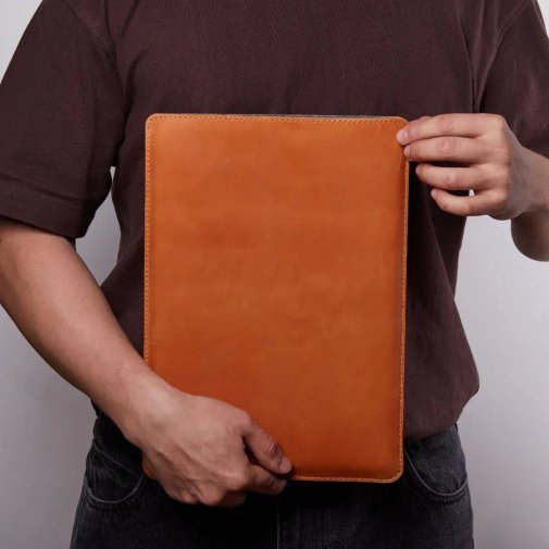 Чохол INCARNE Free Port Plus - MacBook Neo 13 2026 Cognac