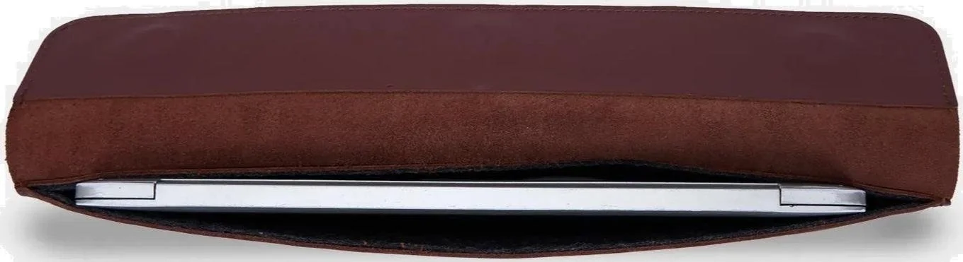 Фото: Чохол INCARNE Klouz Classic - MacBook Neo 13 2026 Brown № 8 | KTC