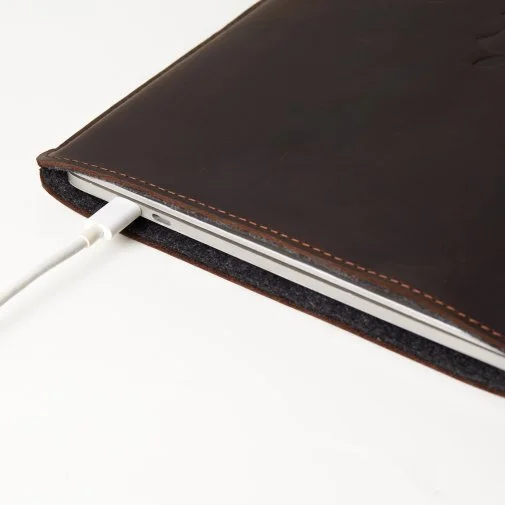 Фото: Чохол INCARNE Free Port Plus a15 - MacBook Air 15 2023-2024 Brown № 12 | KTC