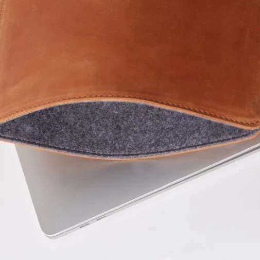 Фото: Чохол INCARNE Free Port Plus a15 - MacBook Air 15 2023-2024 Cognac № 12 | KTC