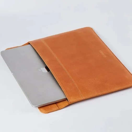 Фото: Чохол INCARNE Klouz - MacBook Neo 13 2026 Cognac № 11 | KTC