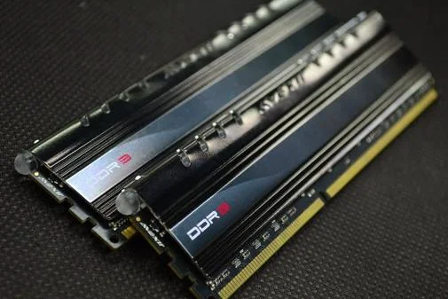 Фото: Пам'ять AVEXIR Original Series DDR3 2х4 ГБ (AVD3U16000904G-2CIO) № 9 | KTC