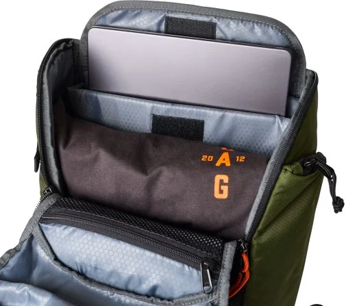 Фото: Рюкзак для ноутбука UAG Civilian 20L Olive/Orange (984174117297) № 23 | KTC