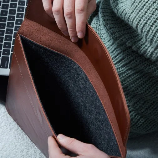 Фото: Чохол INCARNE Klouz 14 Classic - MacBook Pro13 2012-2015 / Pro14 2021-2024 Brown № 7 | KTC