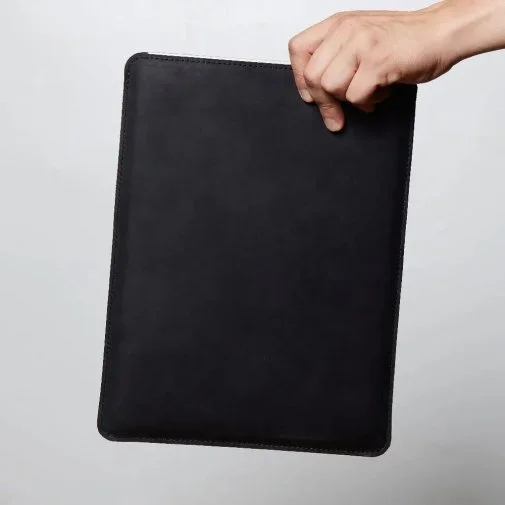 Фото: Чохол INCARNE Free Port Plus - MacBook Neo 13 2026 Black № 6 | KTC
