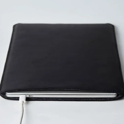 Фото: Чохол INCARNE Free Port Plus 14 - MacBook Pro13 2012-2015 / Pro14 2021-2024 Black № 14 | KTC