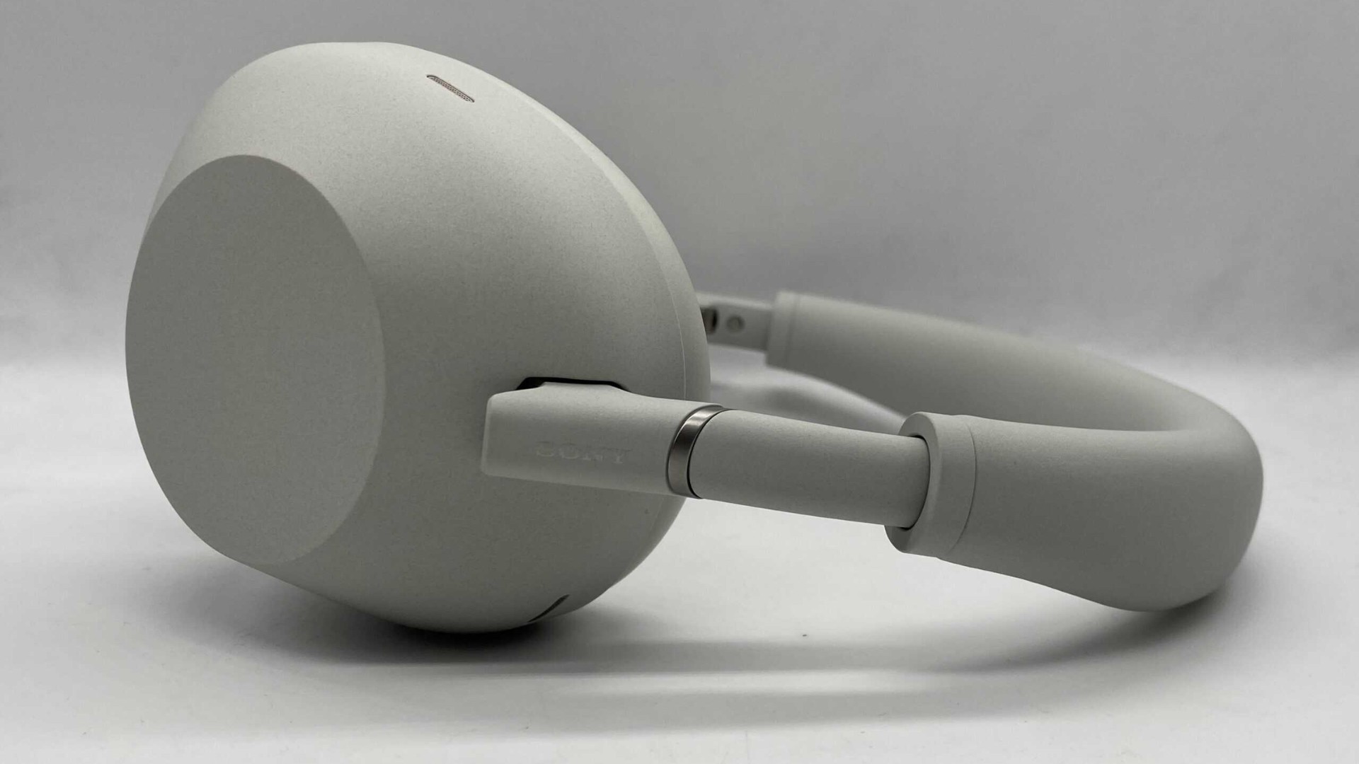Sony WH-1000XM6 vs WH-1000XM5