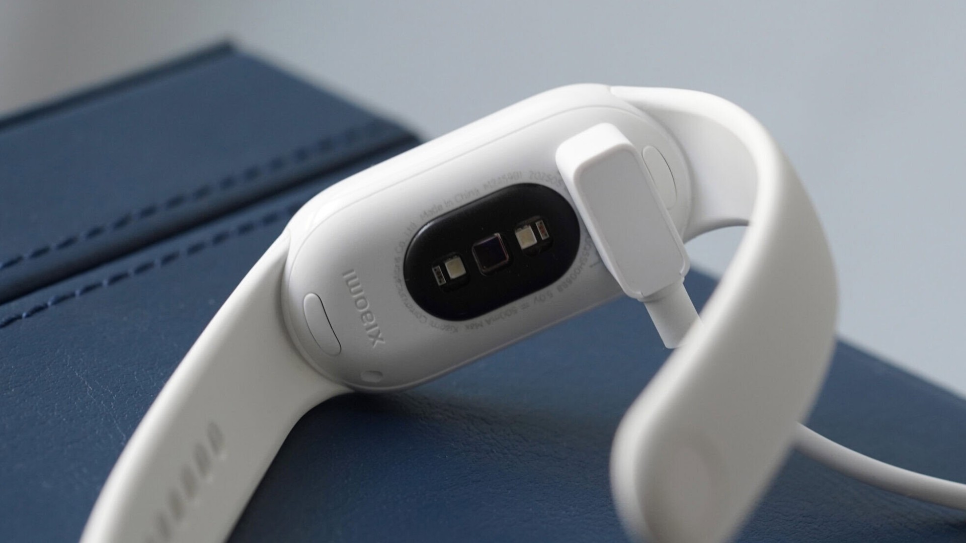 Mi Band 10 vs Mi Band 9: що нового і чи варто оновлюватись?