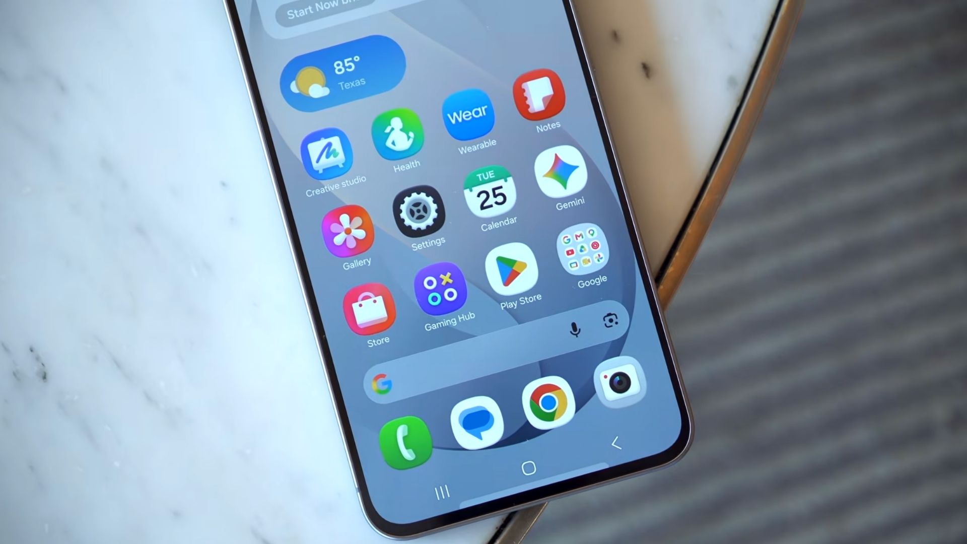 Екран Samsung Galaxy S26 FE з інтерфейсом One UI та застосунками Galaxy AI