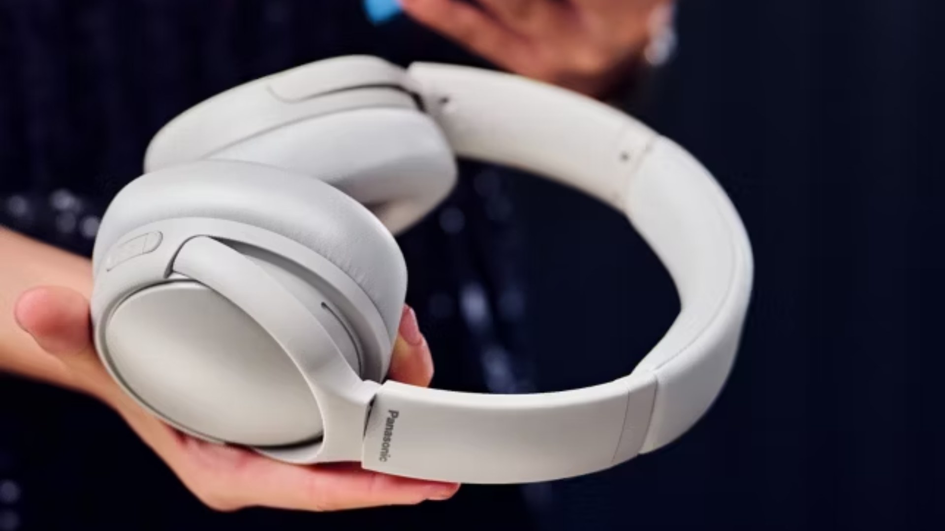 Panasonic RB-M600B, UX1000 чи JBL 770NC: що обрати