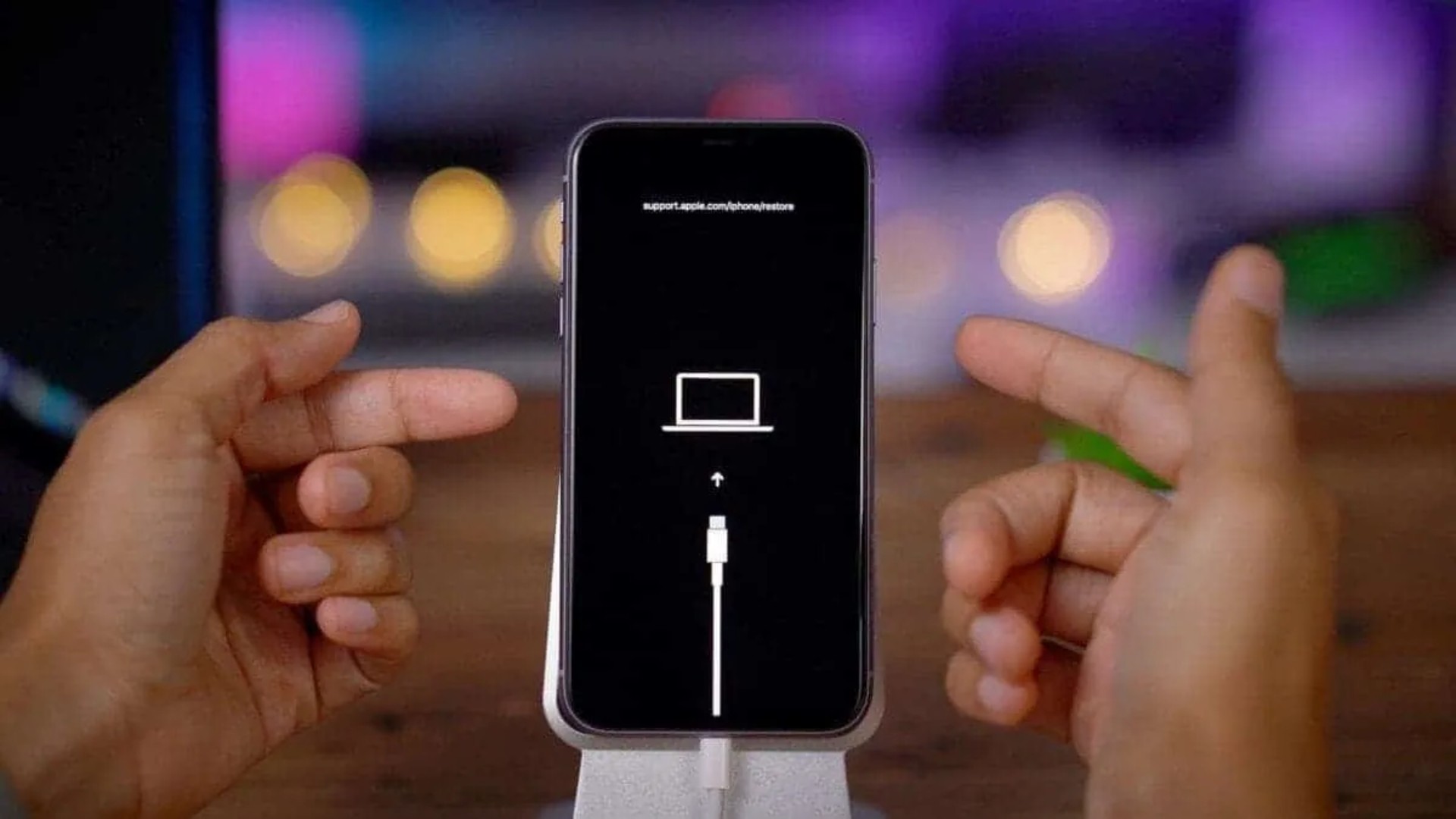 iPhone завис під час перенесення й не вмикається: як відновити?