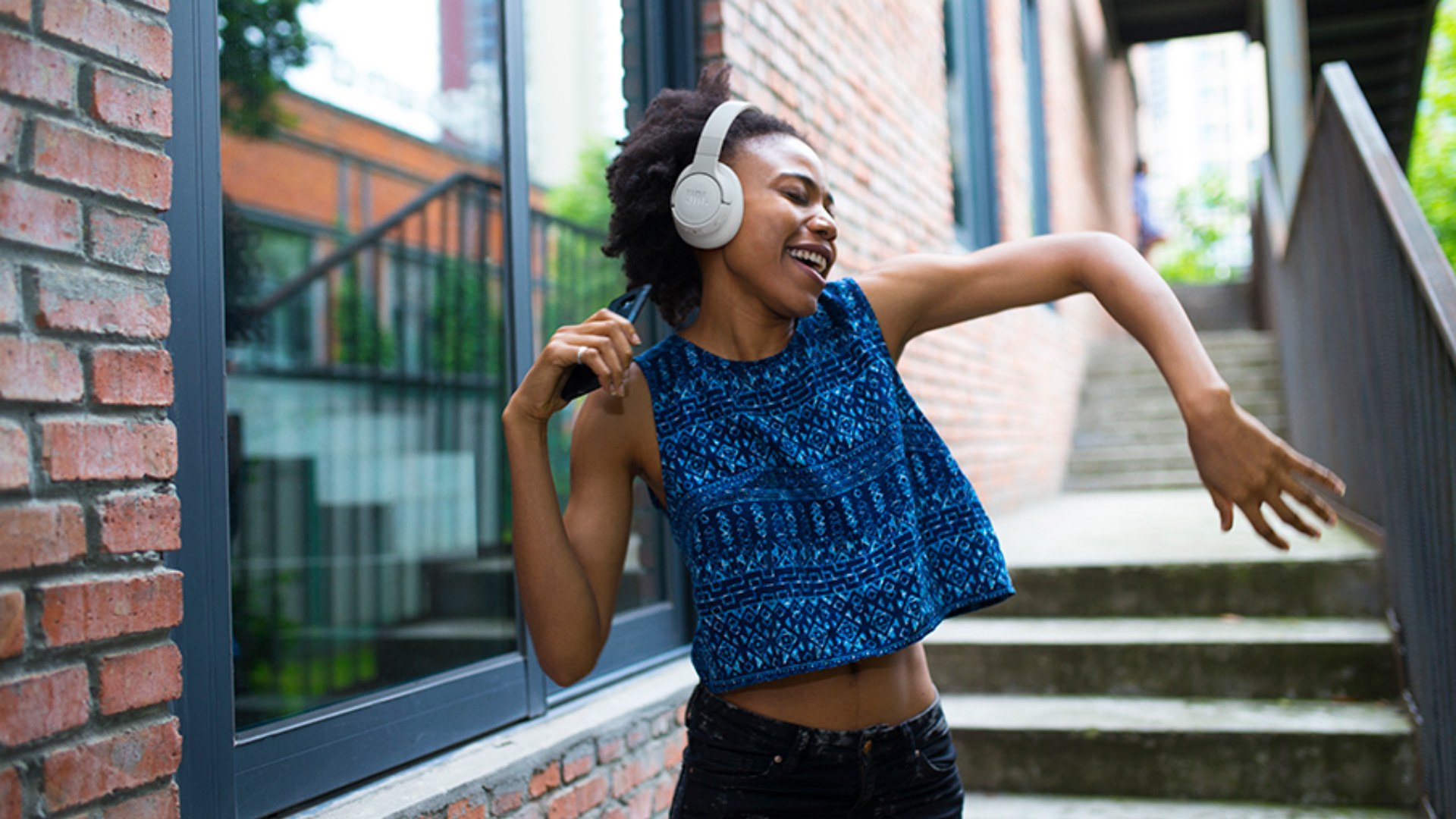 Panasonic RB-M600B, UX1000 чи JBL 770NC: що обрати