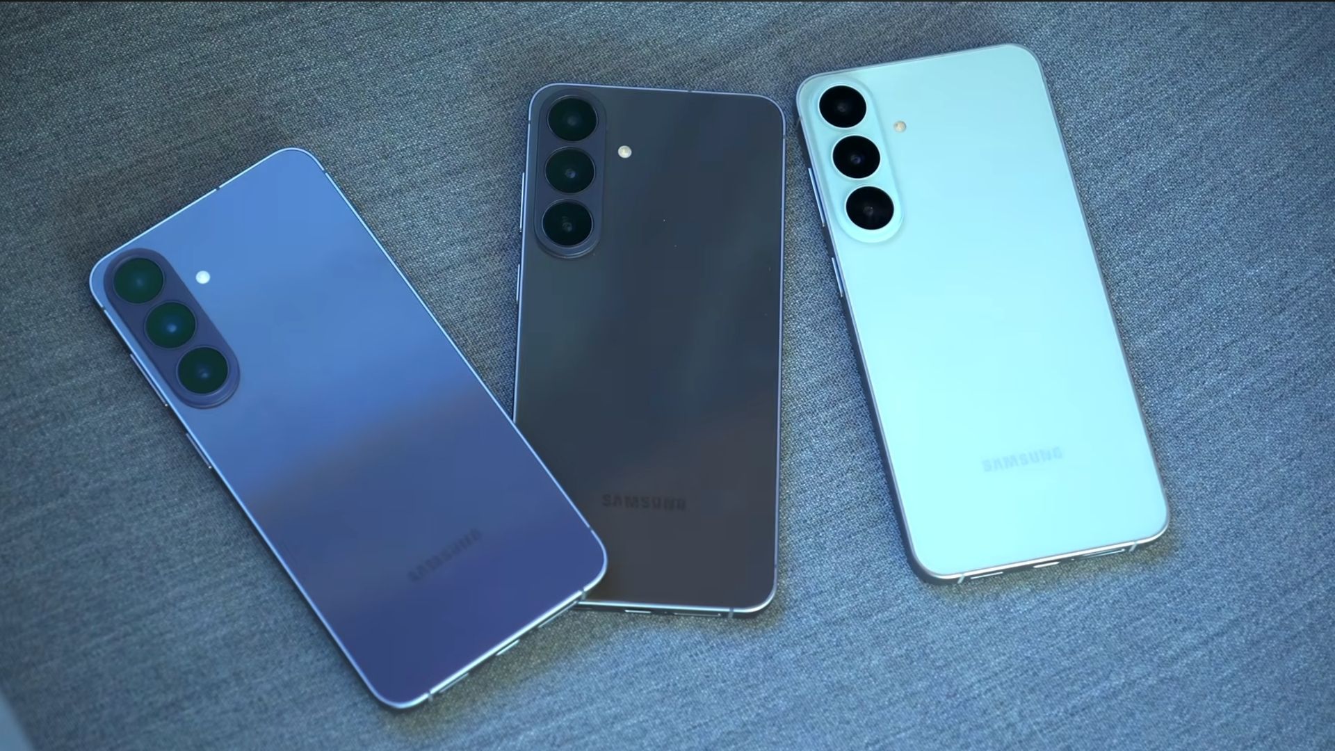 Samsung Galaxy S26 FE у чорничному, графітовому та фісташковому кольорах
