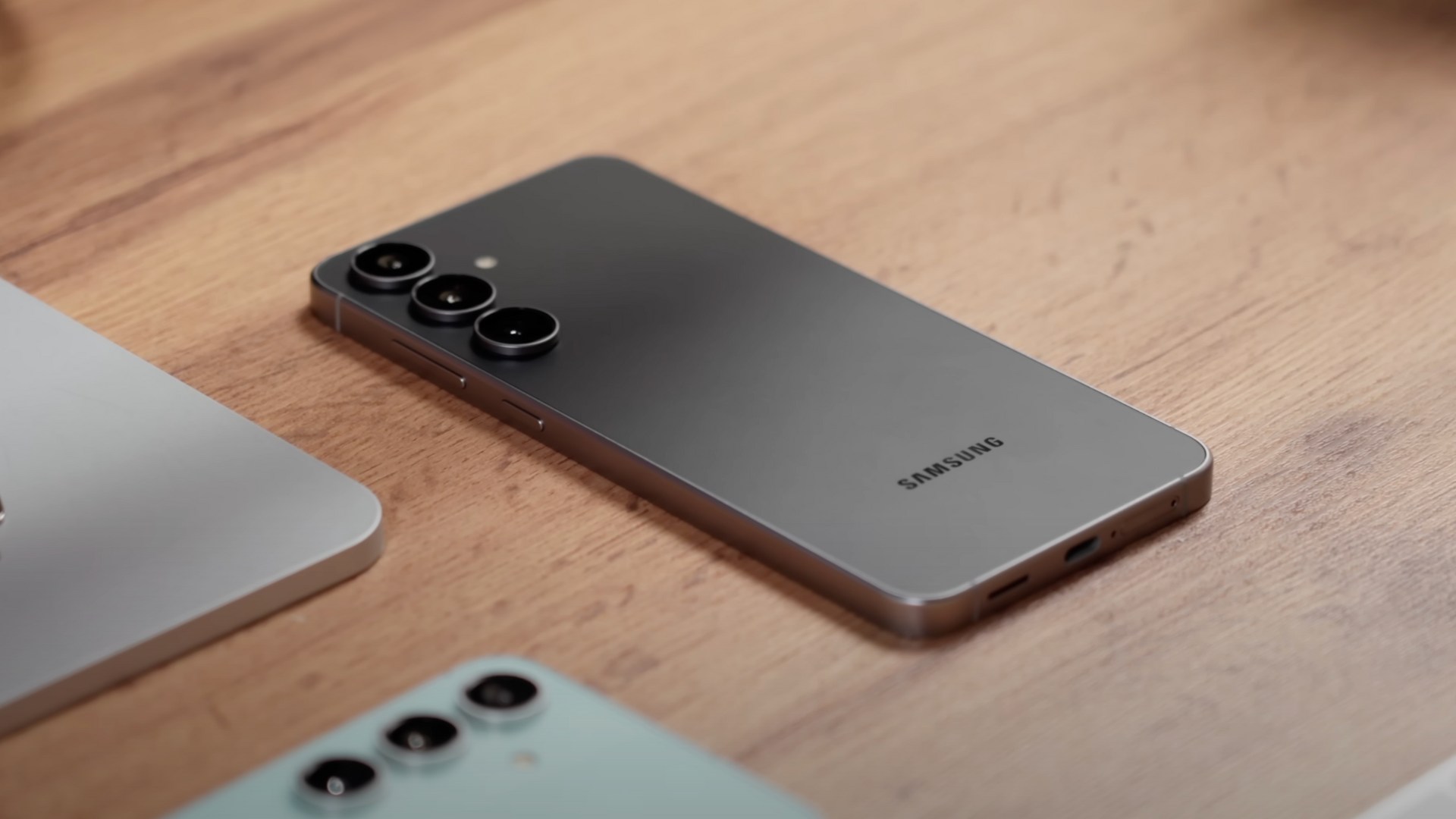 Samsung Galaxy S25 FE vs Galaxy S24 FE: порівняння смартфонів
